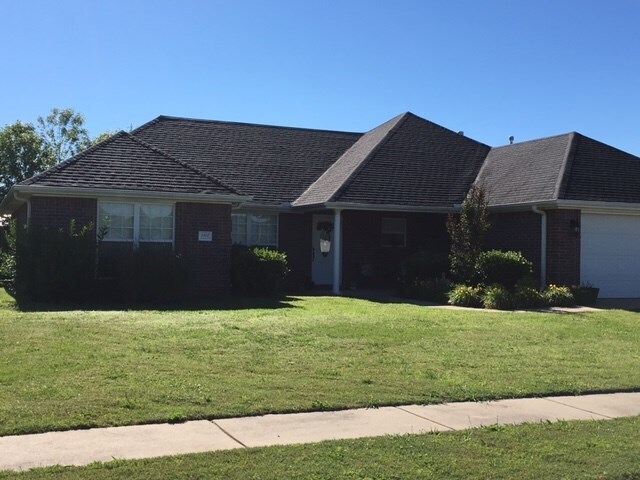 Foto del edificio - 2402 N Stonecrest Dr