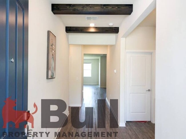Building Photo - 3025 Green Park Dr