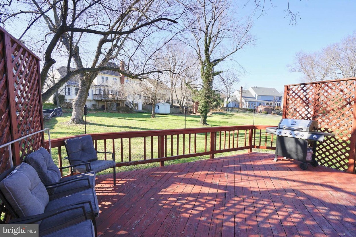 Primary Photo - 4218 University Dr