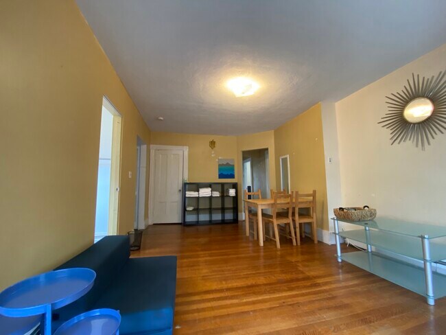 Sala de estar - 21 Royall St
