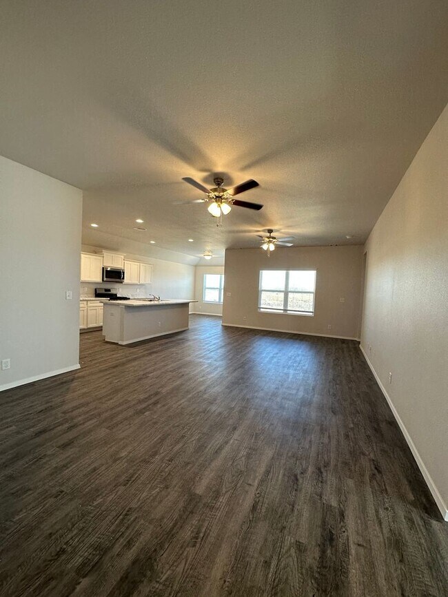 Foto del edificio - *Pre-leasing* Three Bedroom | Two Bath Hom...