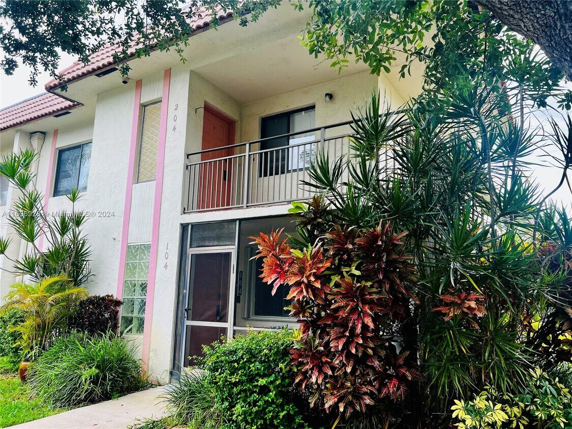 Primary Photo - 413 Lakeview Dr