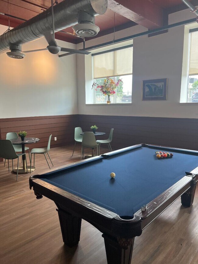 Foto del edificio - 1403 Corinth St