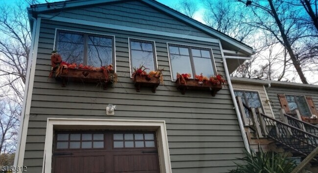 Building Photo - 77 Woodlawn Rd