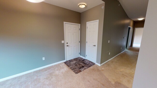 Foto del edificio - Second Floor Rear View 3 Bedroom in a Gated Community!