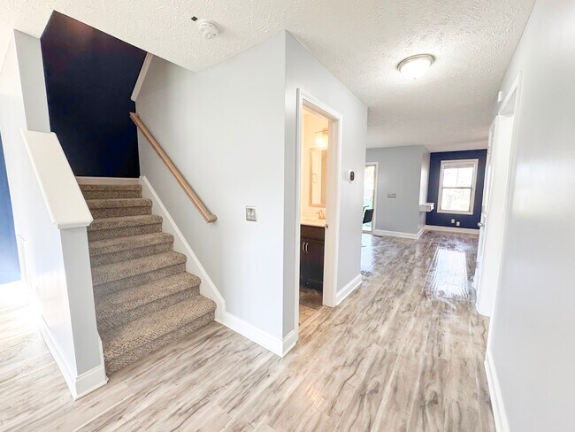 Foto del edificio - 923 Talon Hills Dr