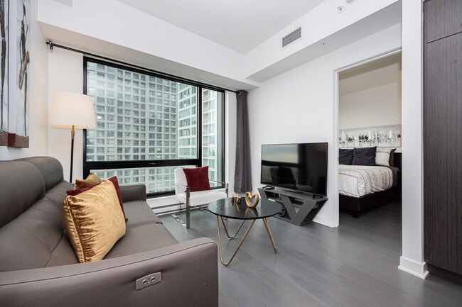 Building Photo - 1080 Rue Stanley