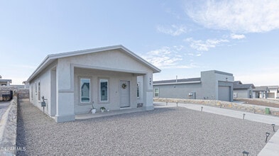 Building Photo - 546 Spanish Oak Dr