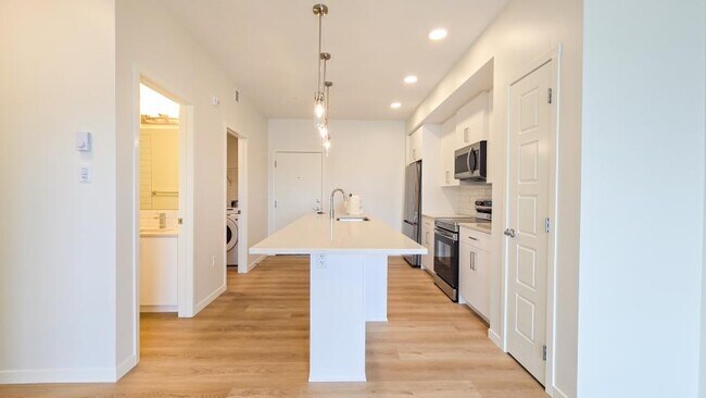 Building Photo - 1.0 bedroom in Calgary Alberta T3M 3X3