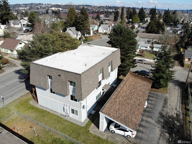 6 plex, privacy - 2001 11th st