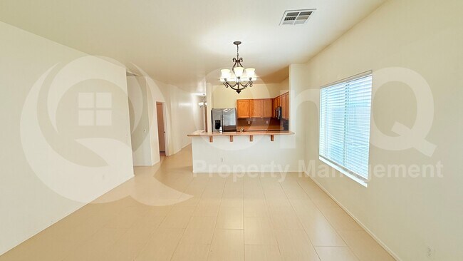 Foto del edificio - 331 E Saddle Way