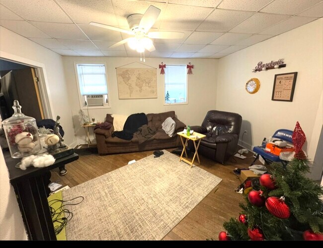 Foto del edificio - 611 W 12th St