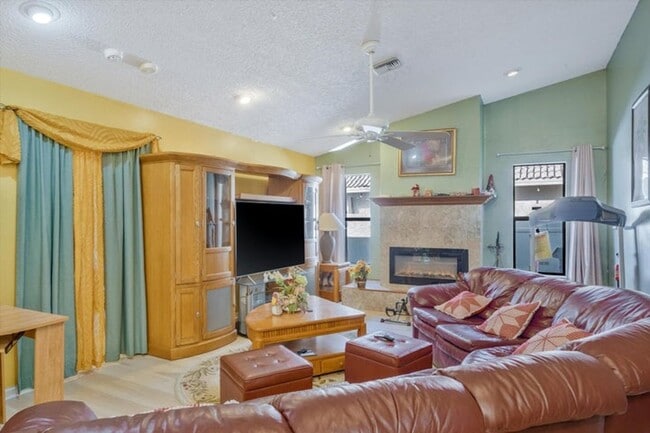 Photo - 13790 Paddock Dr House