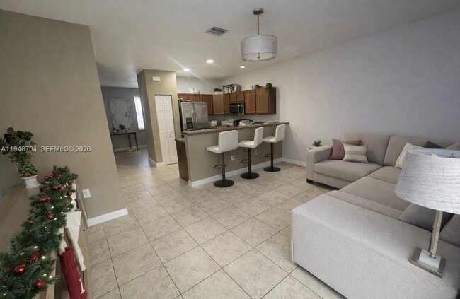 Foto del edificio - 3220 SE 7th St