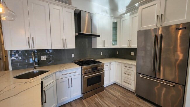Foto del edificio - 579 E 8th St