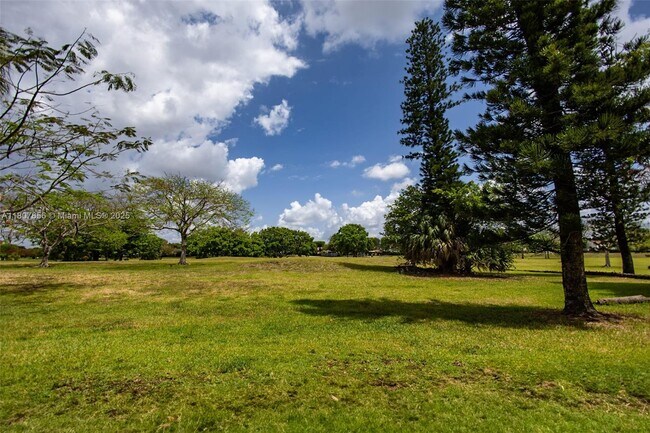 Foto del edificio - 281 W Park Dr
