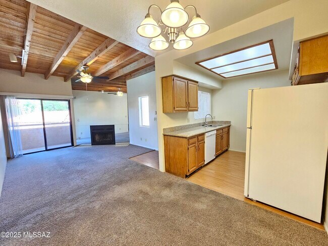 Building Photo - 5750 N Camino Esplendora