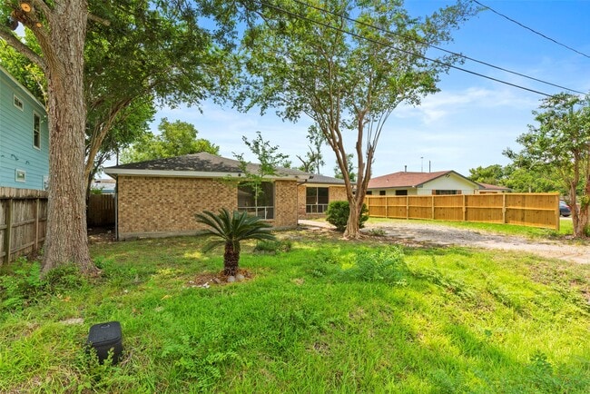 Building Photo - 3808 Corto St