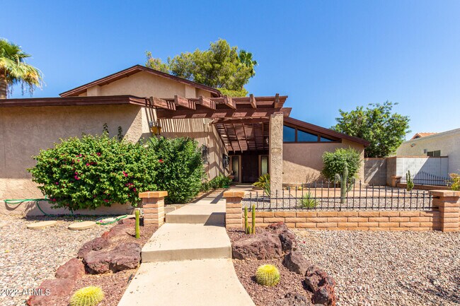 Building Photo - 1401 W Ocotillo Rd
