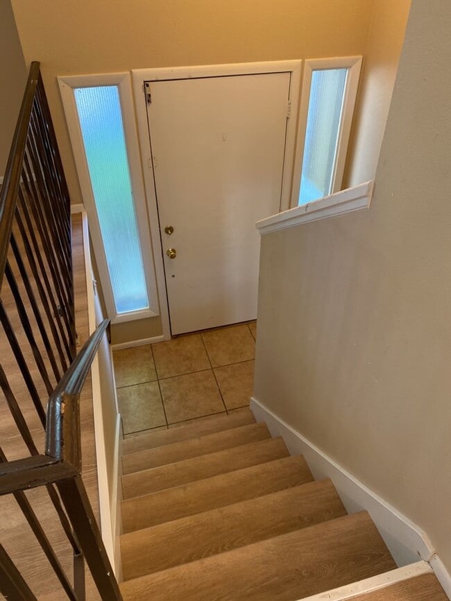 Building Photo - STUDENTS WELCOME! 5 Bedroom 3 Bathroom Bi-Level Single-Family Home in Midtown Fort Collins