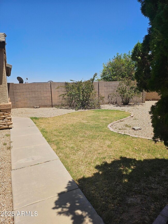 Building Photo - 2099 S Peppertree Dr