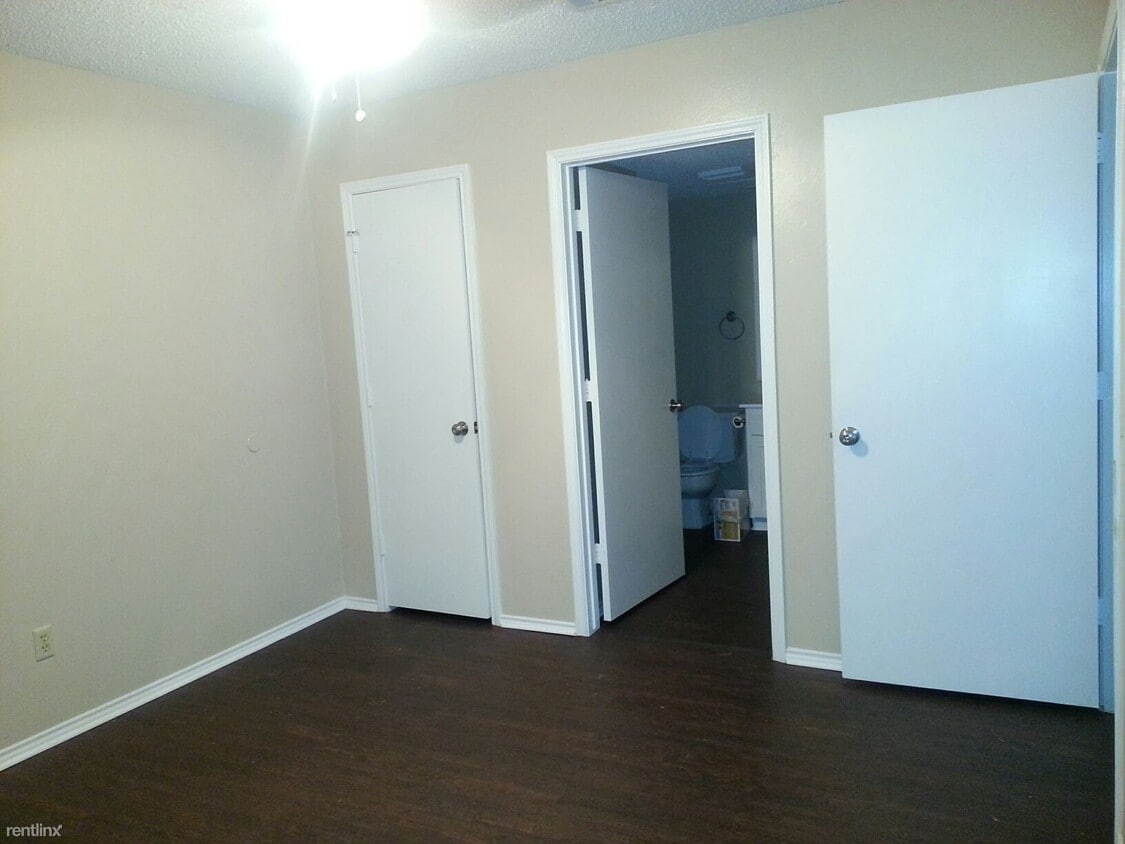 Building Photo - 2 br, 2 bath 4plex - 111 Peachtree Court B