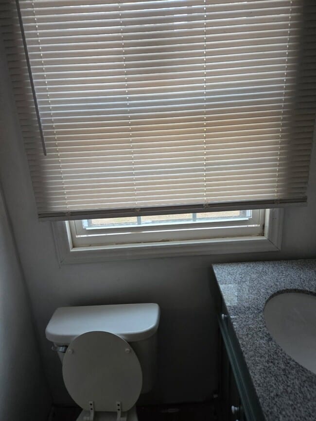 Building Photo - 1004 W Main St