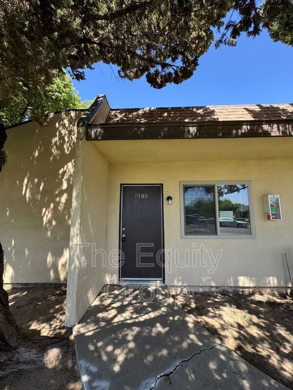 Foto principal - 1300 W Elowin Ave