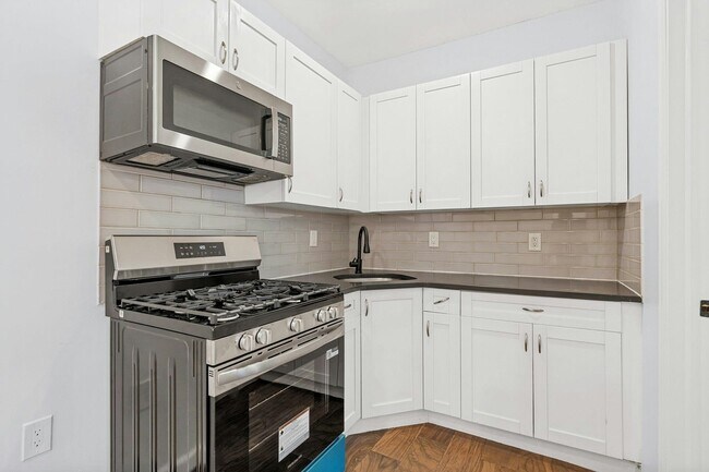 Building Photo - 344 Danforth Ave