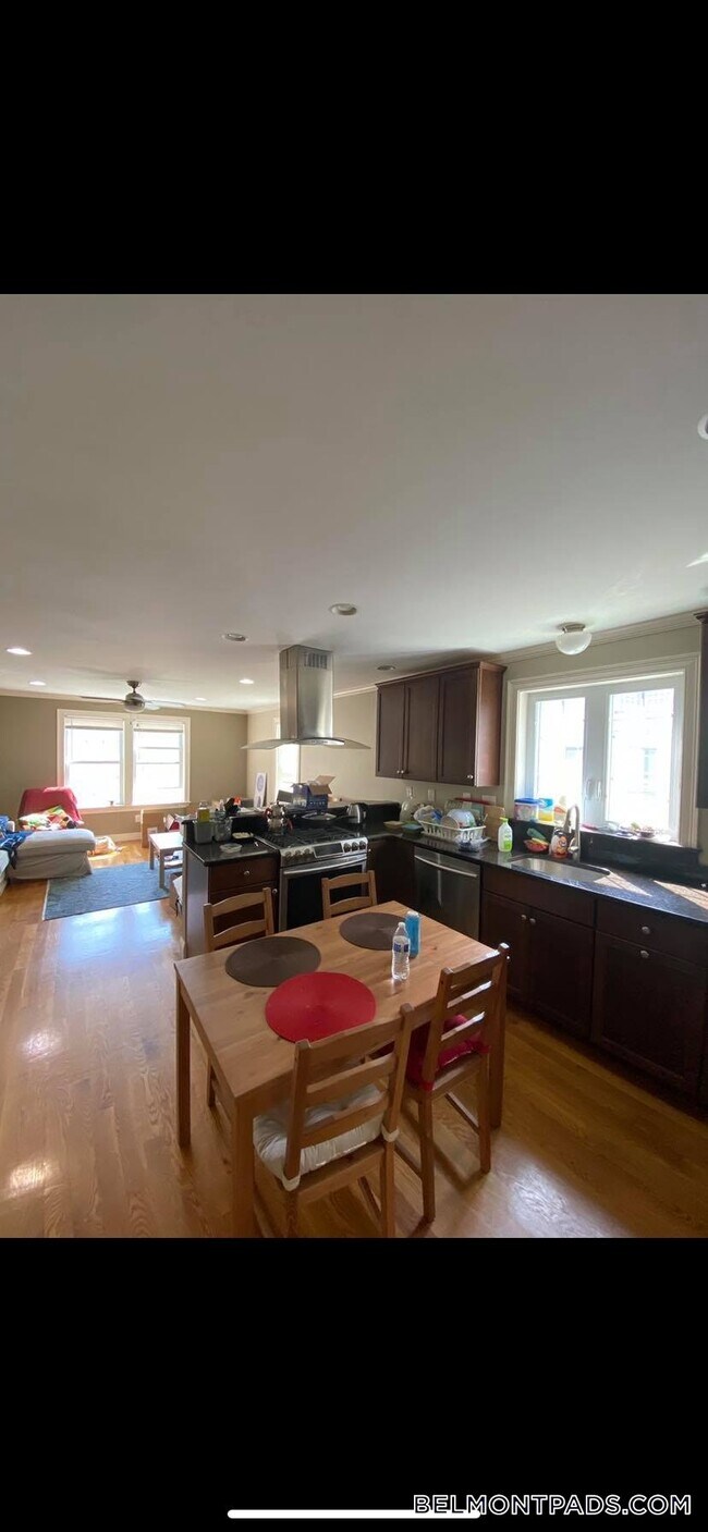 Foto del edificio - 622 Trapelo Rd