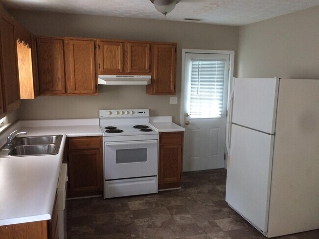 Foto del edificio - 107 Bennett Pl