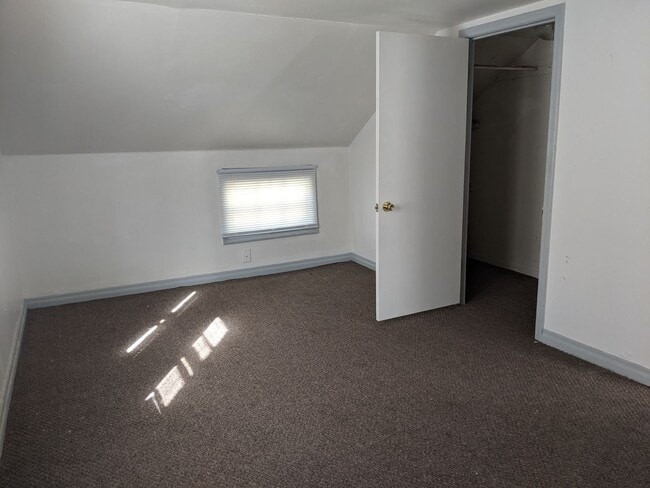 Foto del edificio - $1200 - 2 Bedroom 1 Bath Home - Heart of the City