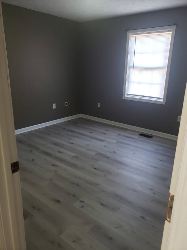 Building Photo - 240 Oakley Dr