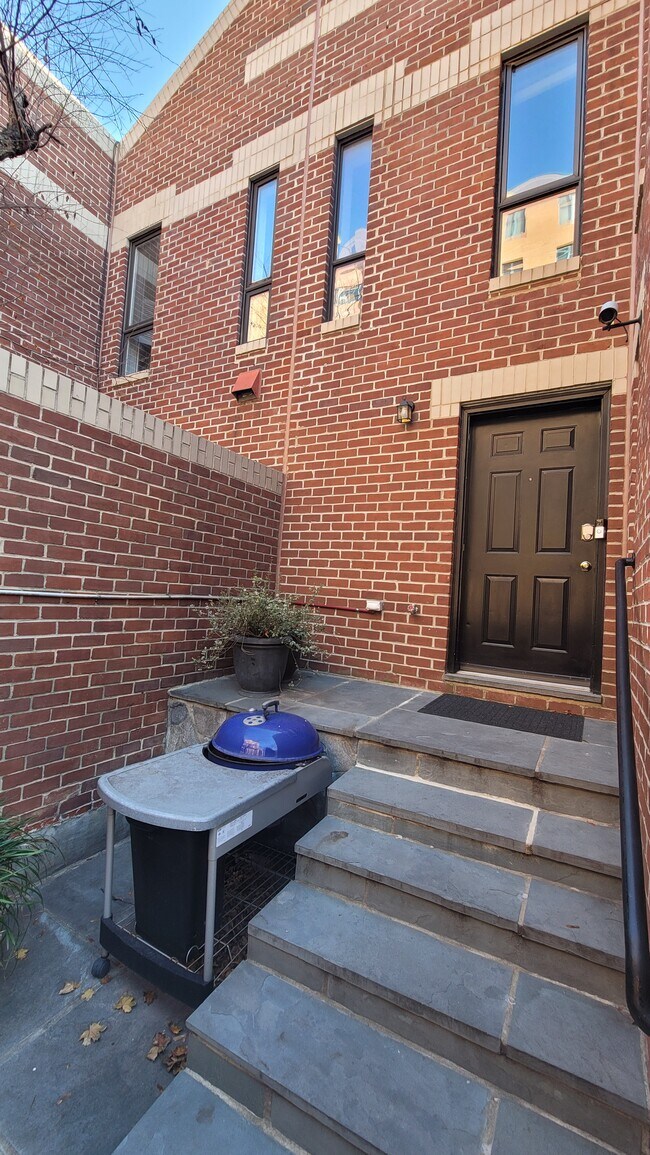 Building Photo - 4822 Hampden Ln