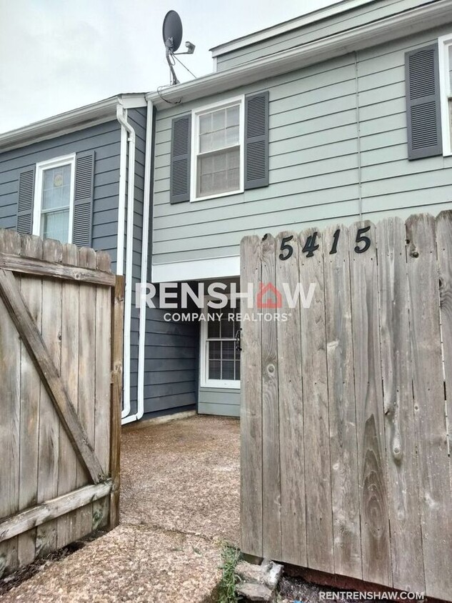 Foto principal - Charming 3 bedroom / 2.5 bath Townhouse Av...