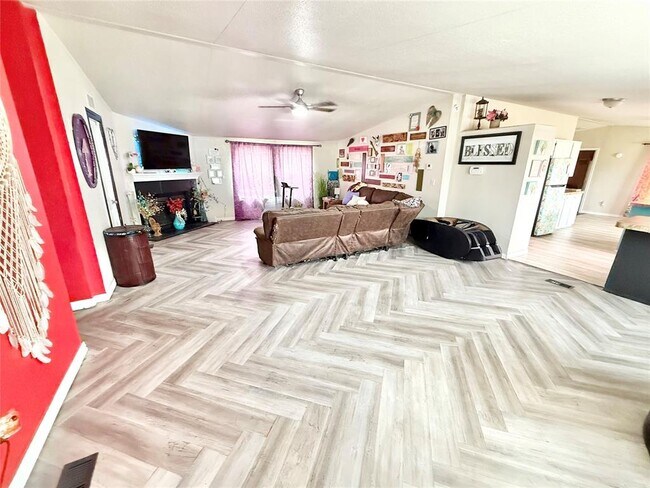 Foto del edificio - 20613 E County Rd 156