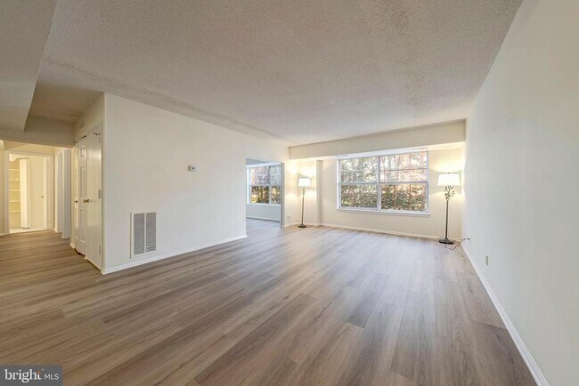 Foto del edificio - 7630 Provincial Dr