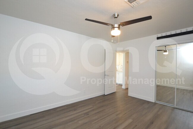 Foto del edificio - 1202 E Kaler Dr