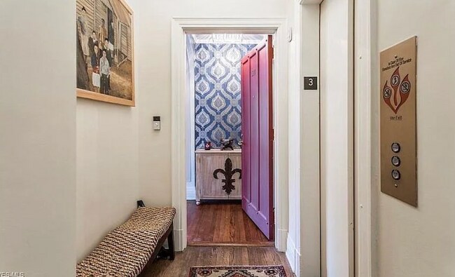 Entrada de la unidad - 13615 Shaker Blvd