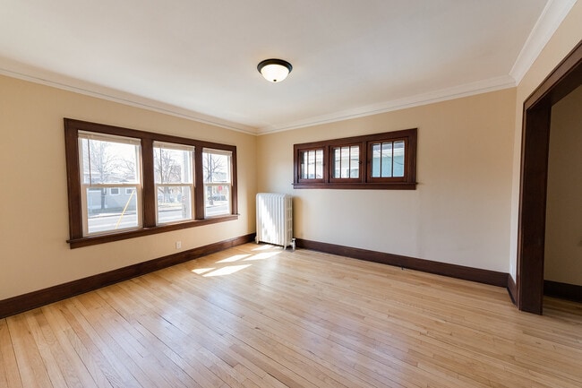 Building Photo - 726 E 38th St
