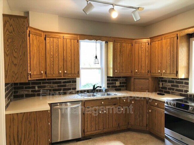 Foto del edificio - 6239 Main St