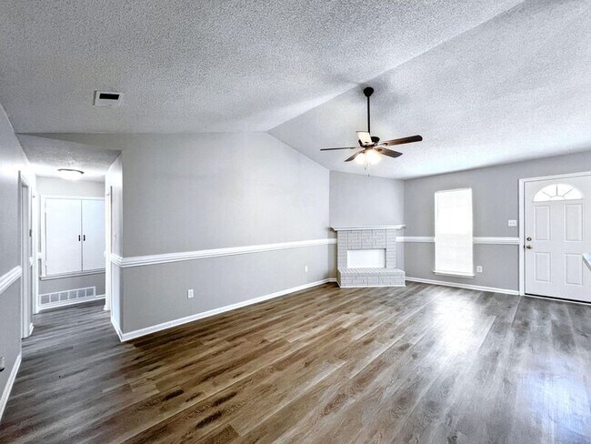 Building Photo - 7112 Brenwood Dr