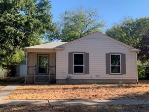 Building Photo - 805 Duncan Ave