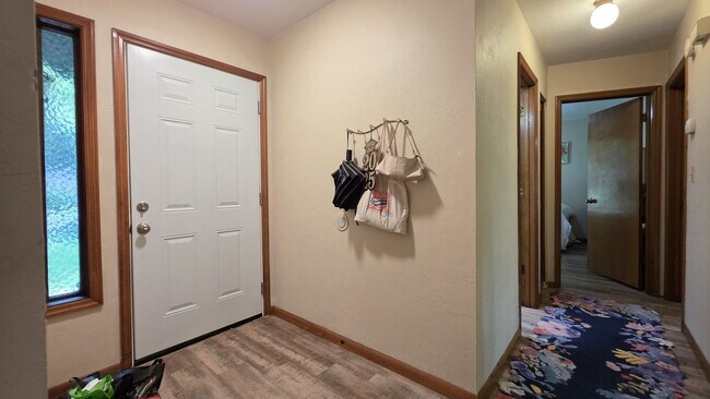 Foto del edificio - FOR FRENT Home near UF. 3 Bed, 2 bath, 2 c...