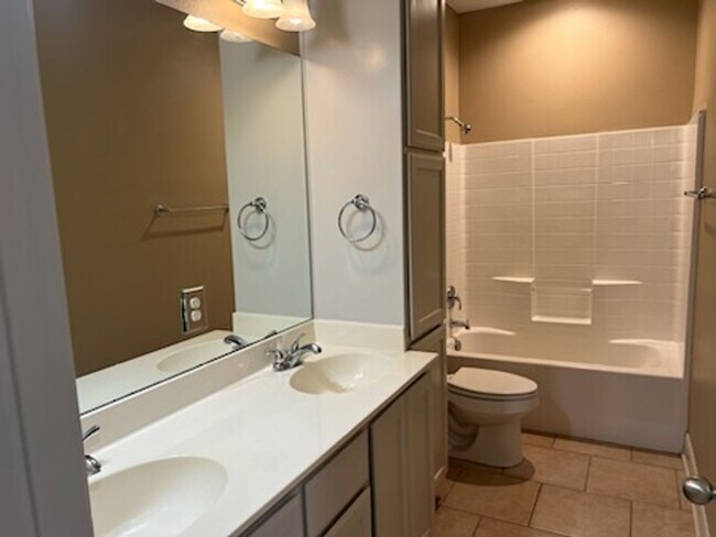 Building Photo - 3909 Mobley Cir