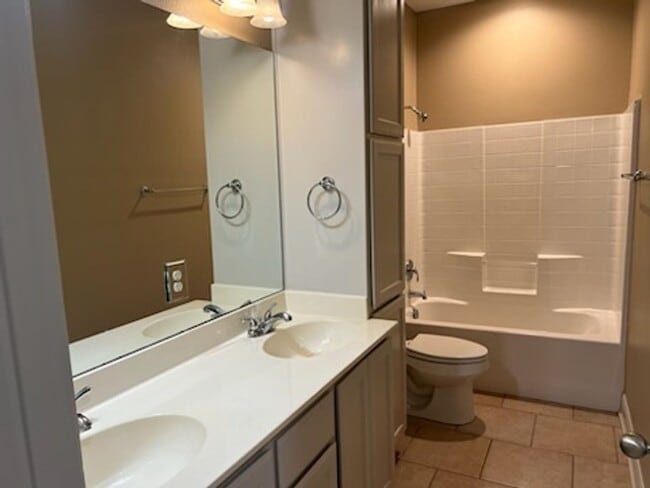Building Photo - 3923 Mobley Cir