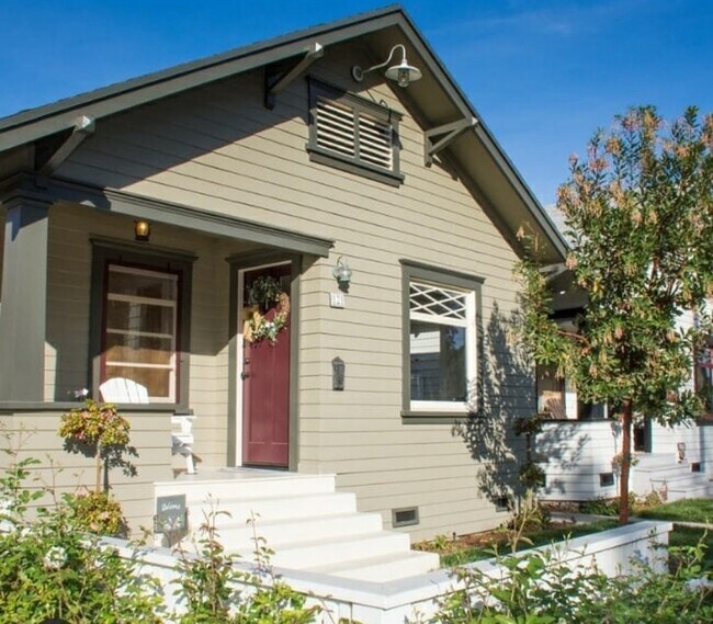 Building Photo - 121 E Palmyra Ave