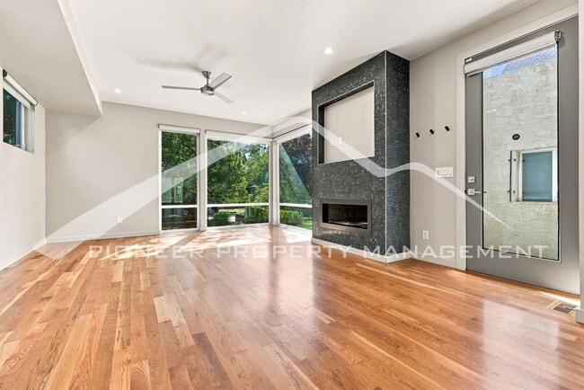 Building Photo - 3625 Mariposa St