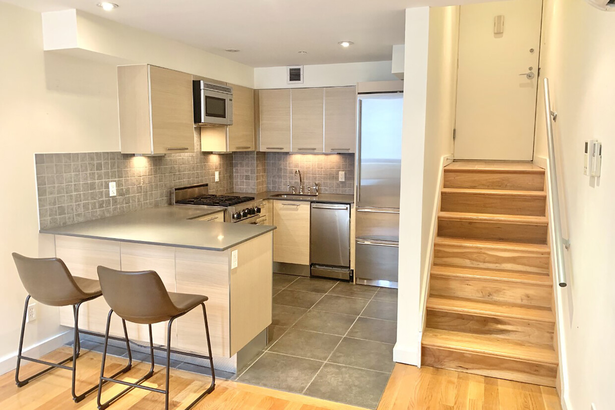 Foto principal - 215 E 81st St