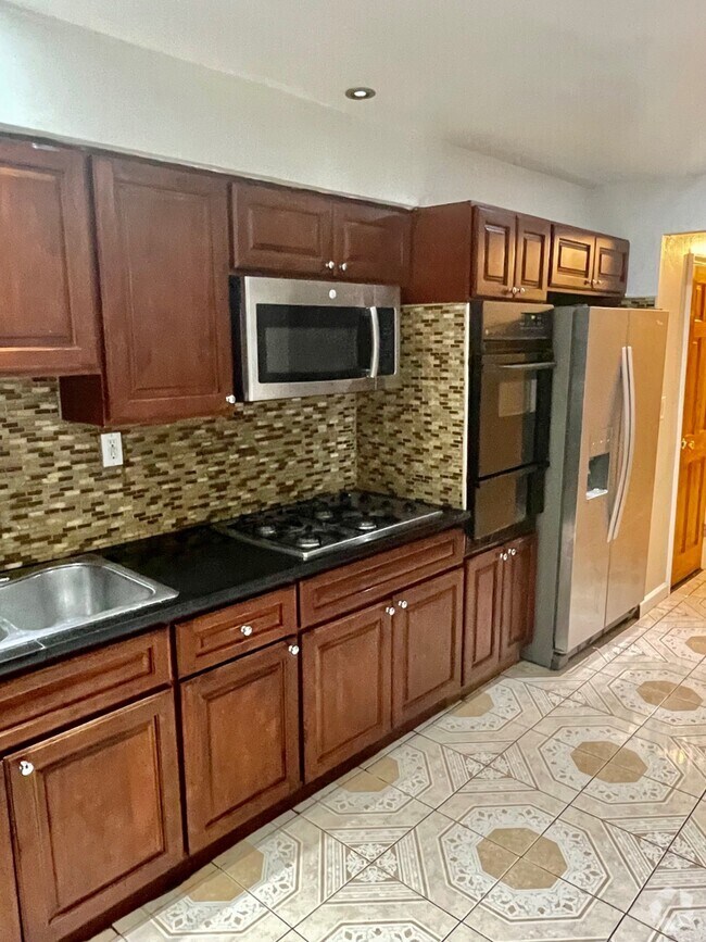 Wakefield Apartments for Rent with Hardwood Floors Bronx, NY 2